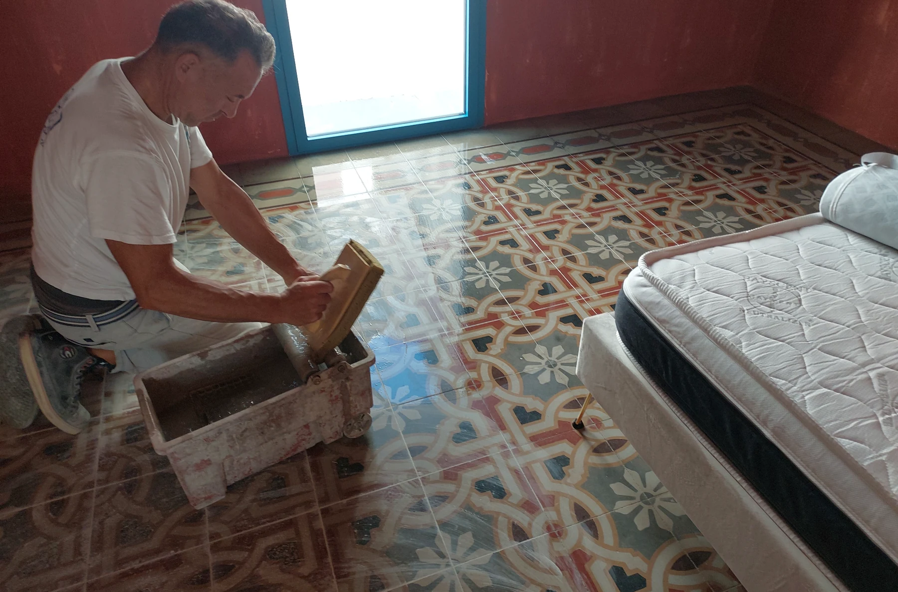 Intervento operativo su pavimento di cementine in provincia di Lecce